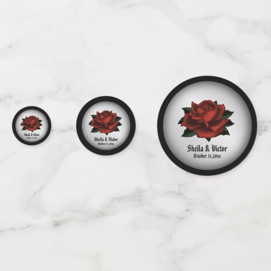 Red Rose Gothic Wedding Name and Date Confetti (Voorkanten)