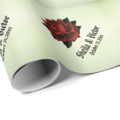 Red Rose Gothic Wedding Names and Date Green Cadeaupapier (Rol Hoek)