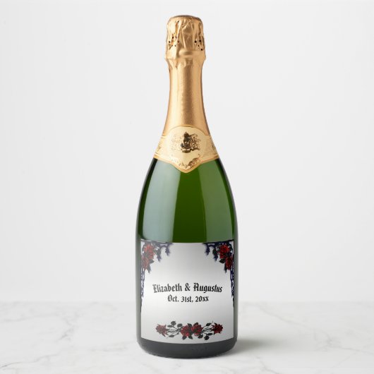 Red Rose Gothic Wedding Personalized Iron Gate Sparkling Wijnetiket (Voorkant)