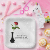 Red Rose in vaas op White Damask Papieren Bordje (Feest)