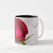 Red Rose Marble Modern Glam Floral Flower Tweekleurige Koffiemok (Voorkant rechts)