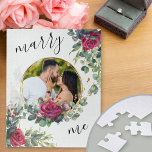 Red Rose Marry Me Script Voorstel Foto Legpuzzel<br><div class="desc">Het voorstel van het huwelijk in de vorm van een puzzel met een romantische foto geplaatst in een lijst met dubbele gouden ring. Het ontwerp is voorzien van mooie rode rozen en eucalyptusbladeren en is geletterd met "trouw me" in elegante scripttypografie. Perfecte steun en hoede voor je huwelijksvoorstel en de...</div>