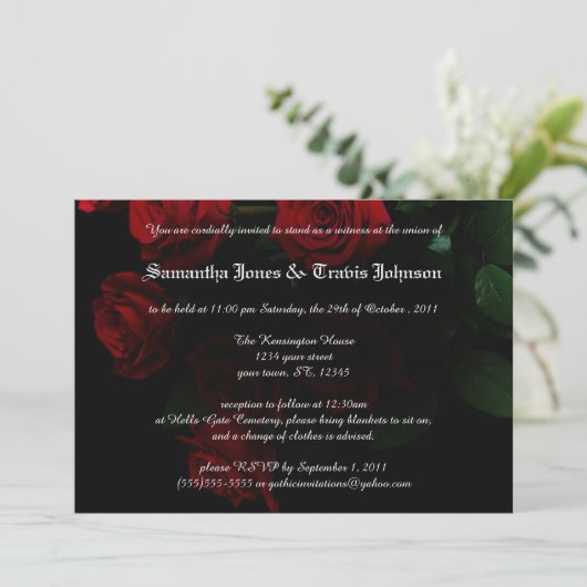 Red Rose Modern Gothic Wedding Invitations Kaart (Staand voorkant)