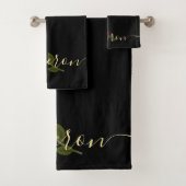 Red Rose on Black and Gold Monogramed Bad Handdoek (Insitu)