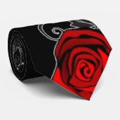 Red Rose op Black Stropdas (Opgerold)