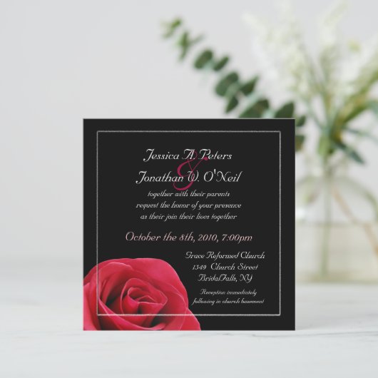Red Rose op uitnodiging voor zwarte bruiloft (Staand voorkant)