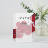 Red Rose Petals in sneeuw, winterhuwelijk Uitnodiging Briefkaart (Staand voorkant)