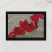 Red Rose Petals op Zand Beach Wedding Plaatskaartje (Achterkant)