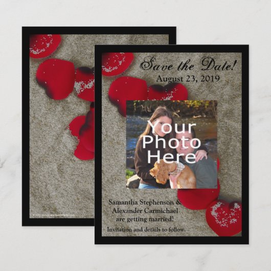 Red Rose Petals op Zand Beach Wedding Save The Date (Voorkant / Achterkant)