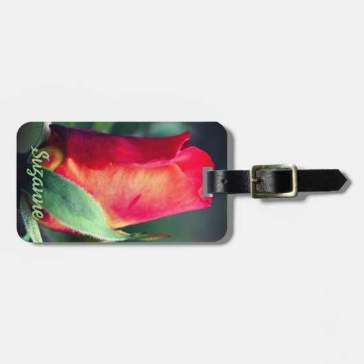 Red Rosebud Flower Personalized Bagagelabel (Voorkant horizontaal)