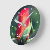 Red Rosebud Flower Yellow Highlights Gepersonalise Ronde Klok (Hoek)