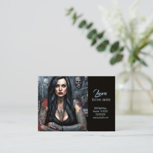 Red Roses and Skulls Vrouw Tattoo Artiest Visitekaartje (Staand voorkant)