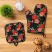 Red roses, black background, ovenwant & pannenlap set (Top down)
