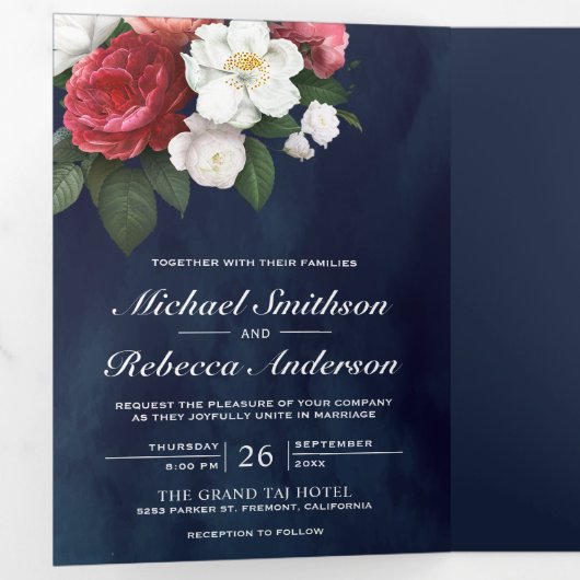 Red Roses en White Magnolia Navy Blue Wedding Drieluik Uitnodiging (Binnenzijde eerst)