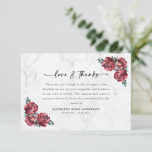 Red Roses Floral Script Begrafenis Bedankkaart (Staand voorkant)