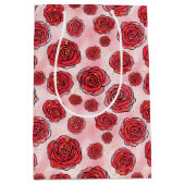 Red Roses on Pink Watercolor Pattern Medium Cadeauzakje (Voorkant)