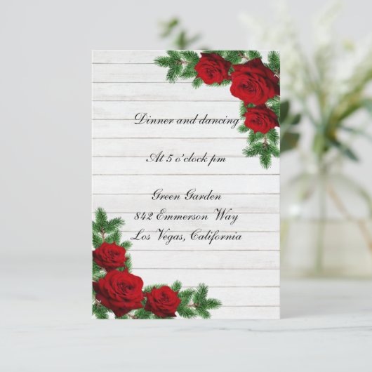 Red Roses Pine Branch kerstbruiloft Reception Kaart (Staand voorkant)