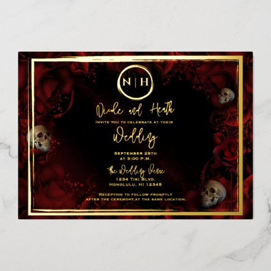 Red Roses Skulls Dark Floral Weduwfoto Gold Folie Uitnodiging (Voorkant)