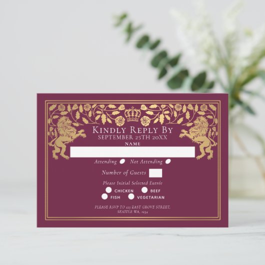 Red Royal Medieval Lion Wedding RSVP Kaartje (Staand voorkant)
