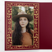 Red Royal Medieval Sword Photo Graduparty Drieluik Uitnodiging (Binnenzijde eerst)