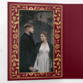 Red Royal Medieval Sword Wedding Drieluik Uitnodiging (Binnenzijde eerst)