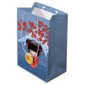 Red Sakura Kokeshi Doll - Cute Geisha Girl Blue Medium Cadeauzakje (Achterkant Gekanteld)