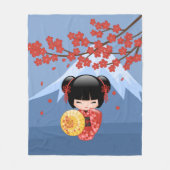 Red Sakura Kokeshi Doll - Cute Geisha Girl Fleece Deken (Voorkant)