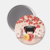 Red Sakura Kokeshi Doll - Japanse Geisha Magneet (Voorkant / Achterkant)