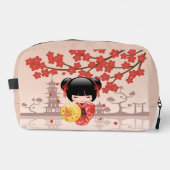 Red Sakura Kokeshi Doll - Japanse Geisha Toilettasje (Voorkant)