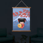 Red Sakura Kokeshi Doll - Stomme Japanse Geisha Hangend Wandkleed<br><div class="desc">Vectorafbeelding van een schattig oosterse meid in een rode kimono jurk met een brede zwarte vlek met een gele paraplu bamboe. Het zwarte haar van het meisje is versierd met bloemen en rode geisha-haarspelden. Dit kunstwerk werd geïnspireerd door traditionele kokeshi-poppen in Japan.</div>