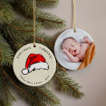 Red Santa Hat Baby's eerste kerstfoto Keramisch Ornament<br><div class="desc">Een gekoesterde herinnering aan de eerste kerstdagen van de baby met een speels handgeschilderde,  rode waterverf Santa Hat op de voorkant met uw gegevens en uw favoriete foto op de achterkant.</div>