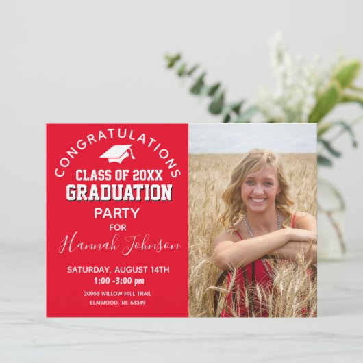 Red Script High School Class 2021 Afstuderen Aankondiging (Staand voorkant)