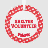 Red Shelter Volunter Ornament (achterkant)