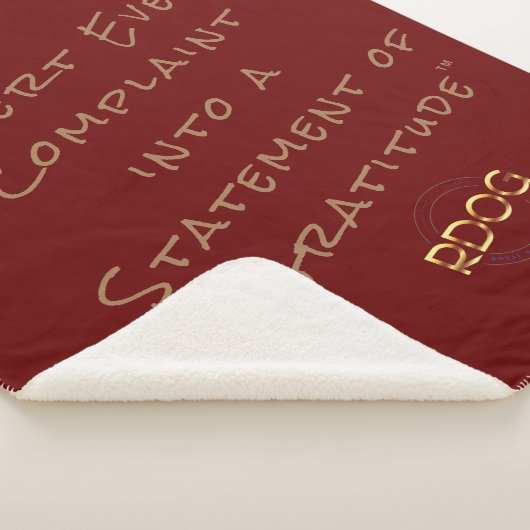Red Sherpa Blanket - RDOG Klassieke Gratitude Sherpa Deken (3/4)