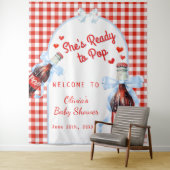 Red She's Ready to Pop Baby Shower Backdrop Wandkleed (In situ)