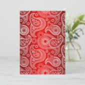 Red Shimmer Satin & Paisley Wedding Invitation Kaart (Staand voorkant)