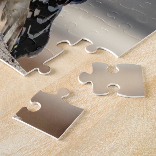 Red Shoulked Hawk op een rots Legpuzzel (Zijkant)