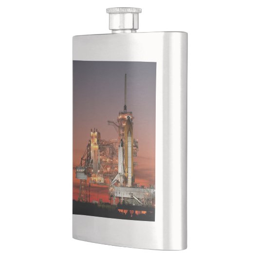 Red Sky voor Space Shuttle Atlantis Lancering Flacon (Links)