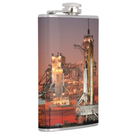 Red Sky voor Space Shuttle Atlantis Lancering Heupfles (Rechts)