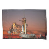 Red Sky voor Space Shuttle Atlantis Lancering Kussensloop (Voorkant-Links)