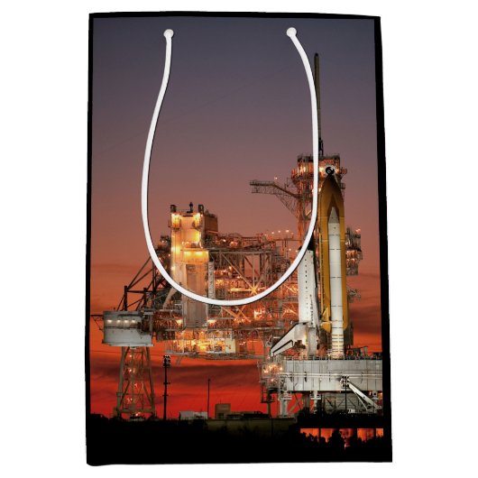 Red Sky voor Space Shuttle Atlantis Lancering Medium Cadeauzakje (Voorkant)