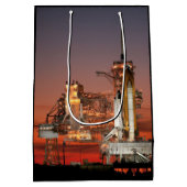 Red Sky voor Space Shuttle Atlantis Lancering Medium Cadeauzakje (Achterkant)
