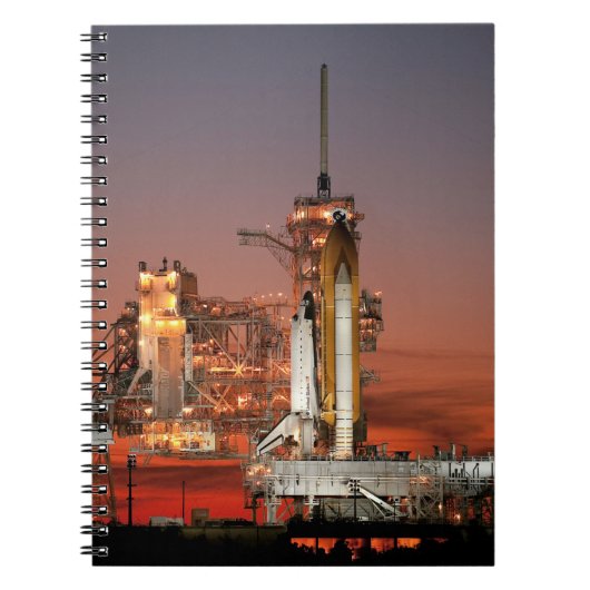 Red Sky voor Space Shuttle Atlantis Lancering Notitieboek (Voorkant)
