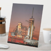 Red Sky voor Space Shuttle Atlantis Lancering Reclamebord Met Voetstuk (Insitu)
