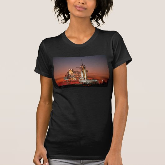 Red Sky voor Space Shuttle Atlantis Lancering T-shirt (Voorkant)