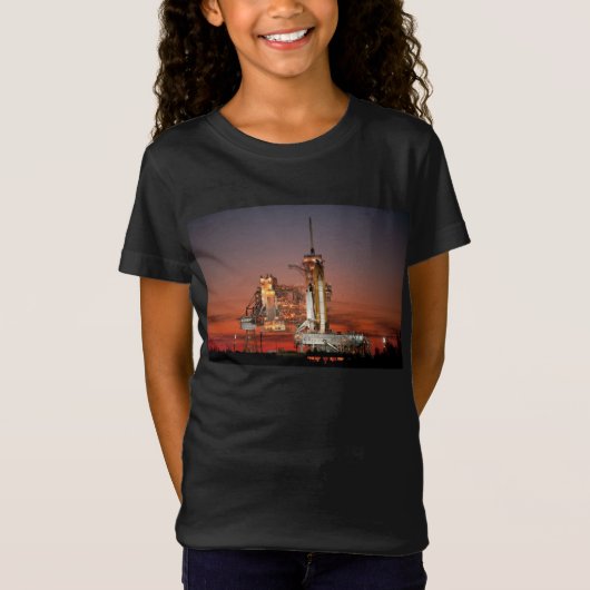 Red Sky voor Space Shuttle Atlantis Lancering T-shirt (Voorkant)