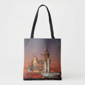 Red Sky voor Space Shuttle Atlantis Lancering Tote Bag (Voorkant)