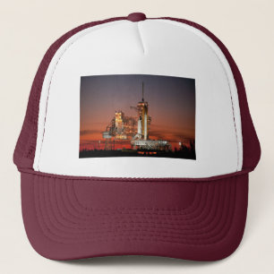 Red Sky voor Space Shuttle Atlantis Lancering Trucker Pet