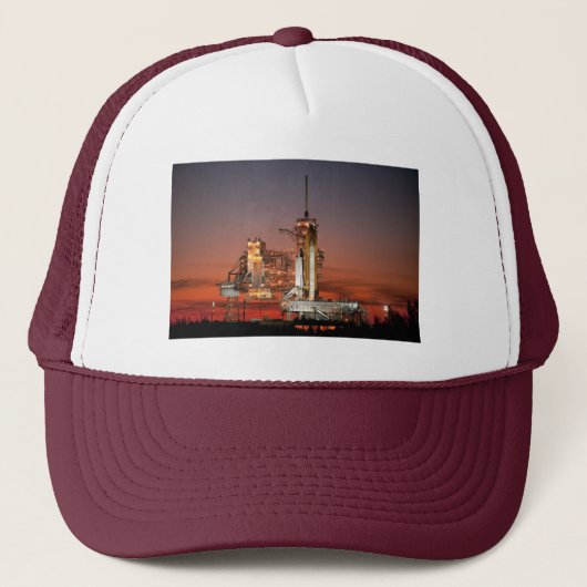 Red Sky voor Space Shuttle Atlantis Lancering Trucker Pet (Voorkant)