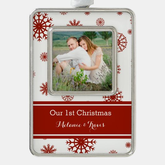 Red Snow Couples First Kerstversiering Verzilverd Omlijst Ornament (Voorkant)